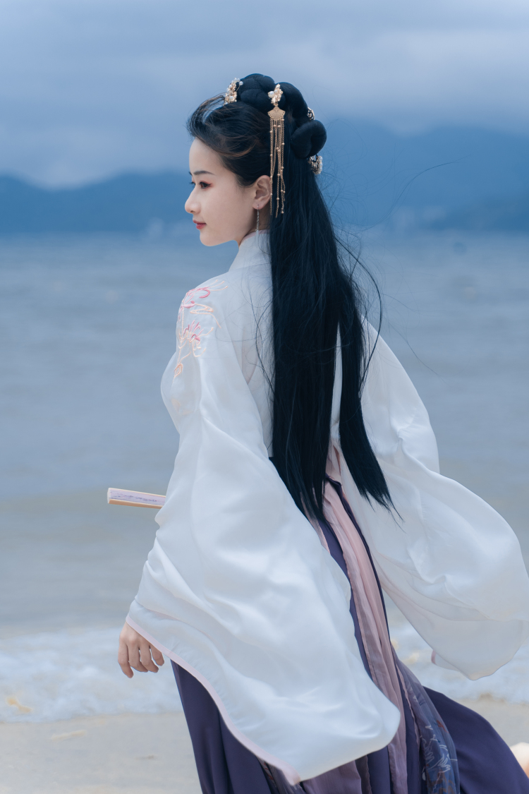 🐱-广东省·深圳市·罗湖区-微博,某红薯-买家秀,汉服种草,探店打卡,美妆穿搭,职业健身教练,爱好运动摄影,擅长后期修图美化。