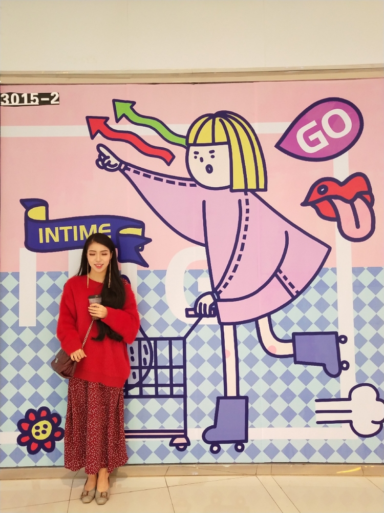 　-浙江省·温州市·平阳县--碎花连衣裙+红色毛衣
话不多说，盘她? ? ?