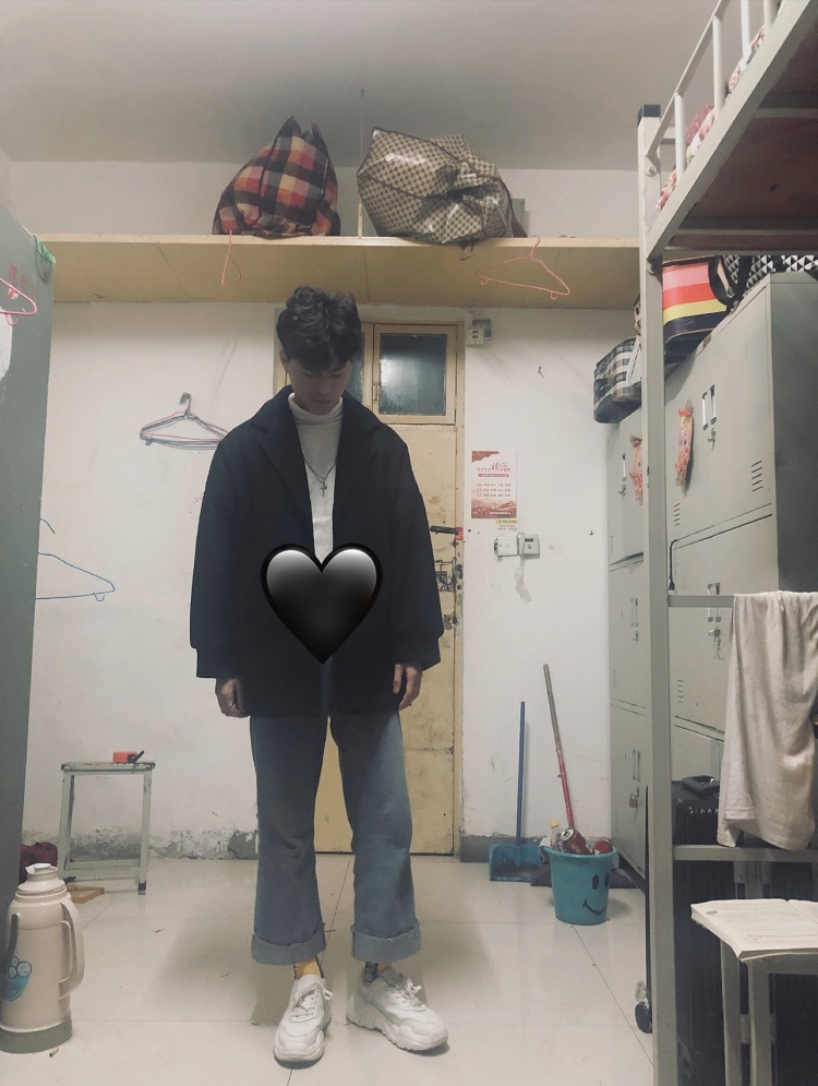 姜明阳-河南省·漯河市·源汇区-快手-本人有网拍,买家秀的经验,兴趣爱好就是拍照,发发快手,本人大学生时间充足,不拖时间,身高180.体重128,没什么要求,能挣点是一点?
