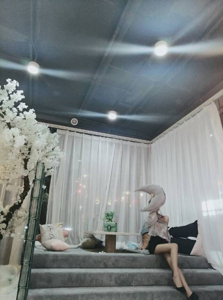 Ami-广西壮族自治区·南宁市·兴宁区--各种风格都hold得住,可盐可甜,化个妆就完事了