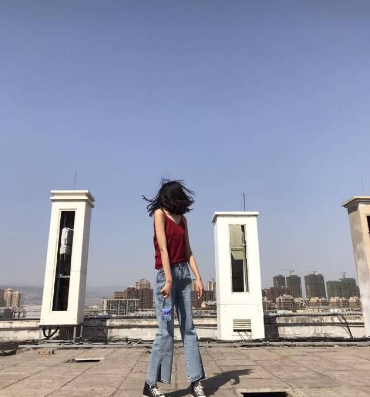 囍.H³-山东省·菏泽市·牡丹区--接服装，各种类型，首饰包包鞋子也可以，本人身高168体重105，会修图，爱拍照，学习美术，色彩搭配较好，锁骨特明显，拍项链超好看
