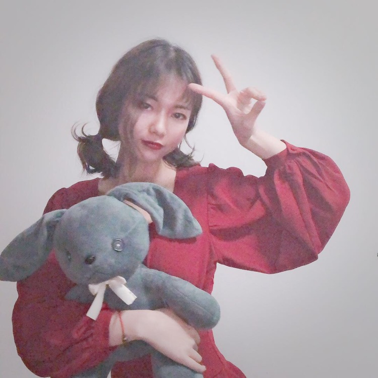 阿嘤 ?-浙江省·湖州市·吴兴区--可接买家秀,服饰、包包,饰品均可。欢迎老板砸单~~