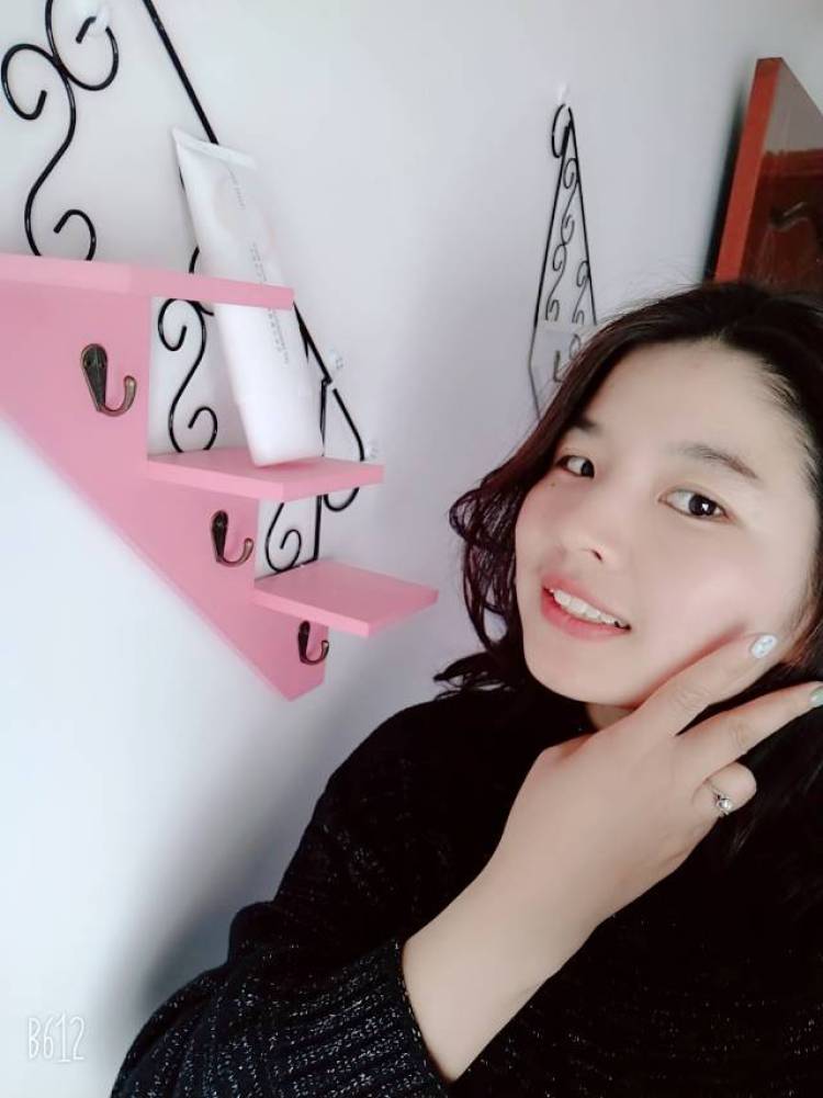 尹小伊-河南省·郑州市·二七区--洗面奶展示作品。时间多,接买家秀,寄拍,送拍,女装,饰品,鞋子包包都可接。有男宝一岁多,童装童鞋玩具买家秀可接。