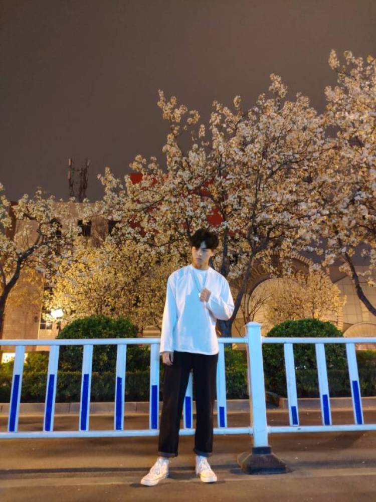 姜明阳-河南省·漯河市·源汇区-快手-可以接任何单,有网拍,街拍经验,金额随意,风格多变,都可以,某平台粉丝1000?