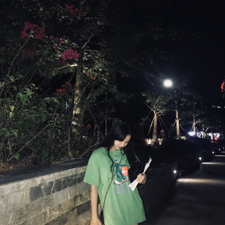 chauu-广东省·广州市·花都区--接买家秀网拍,身高164,体重49公斤,会拍照,在读大学生一枚,时间充裕