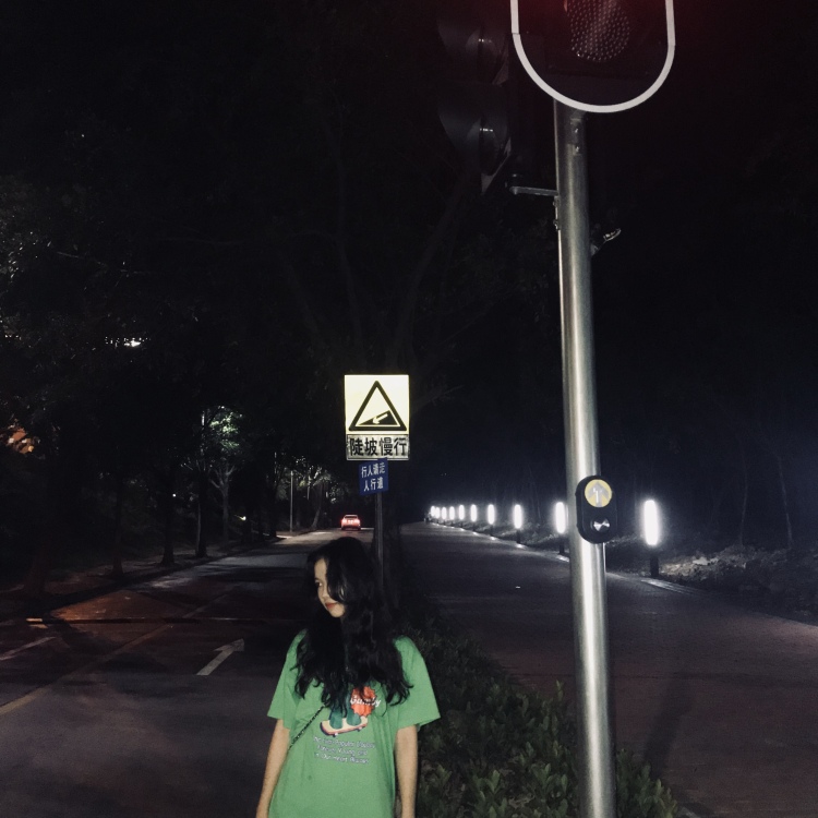 chauu-广东省·广州市·花都区--接买家秀网拍，身高164，体重49公斤，会拍照，在读大学生一枚，时间充裕