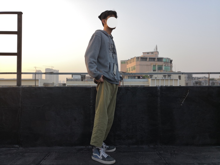 就叫阿杰吧_-江西省·赣州市·大余县--以前做过模特 身高175 体重102斤  适合港风 古风 原宿风  潮牌类型等 身材高挑偏瘦，p的一手好图，出图快，做事认真，不墨迹，会化一点淡妆