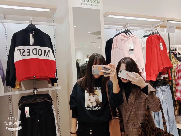 Boom-河北省·石家庄市·裕华区--有单反，会拍照，会修图
皮肤白，长相文静，衣品可以
淘宝经常购物，有经验，积分600+，信誉好
00年，上大学，课余时间较多
网拍找我，我超甜～