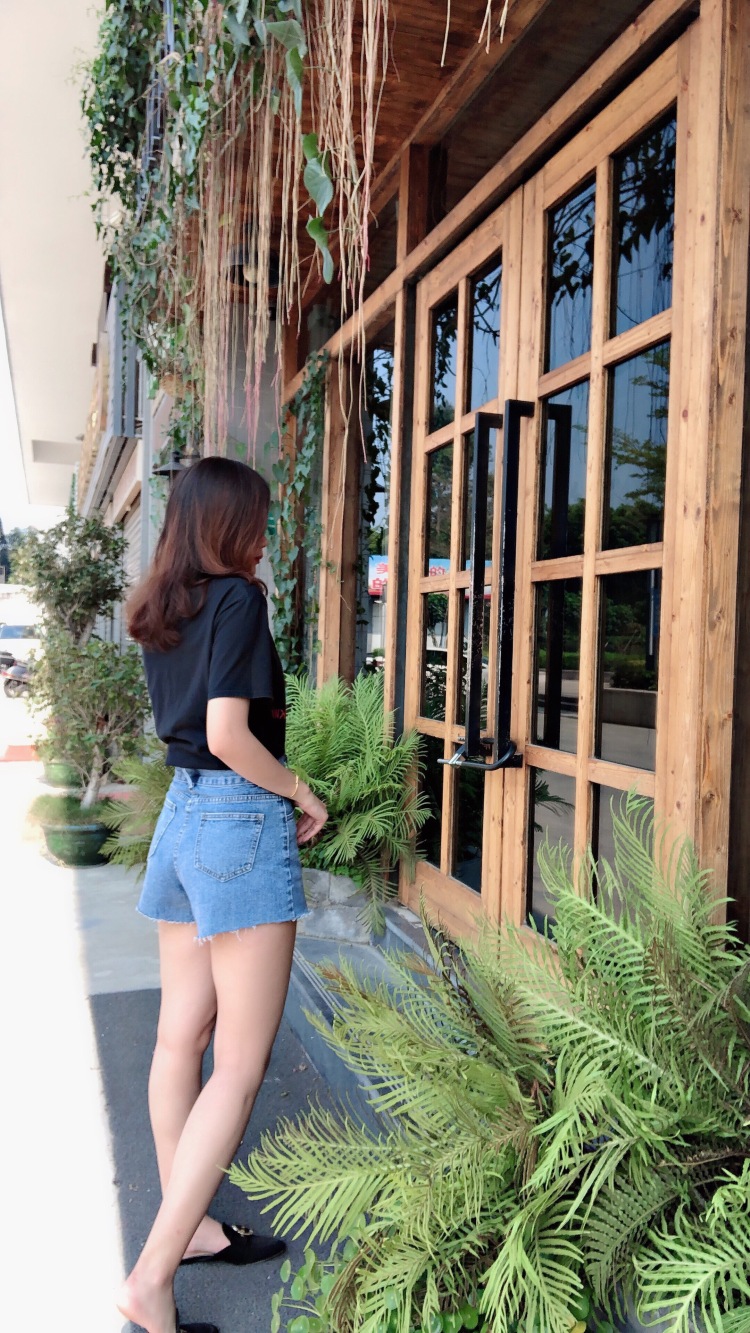 claire-广东省·汕头市·龙湖区--寄拍牛仔短裤，根据店家要求出图，当天or隔天出图。