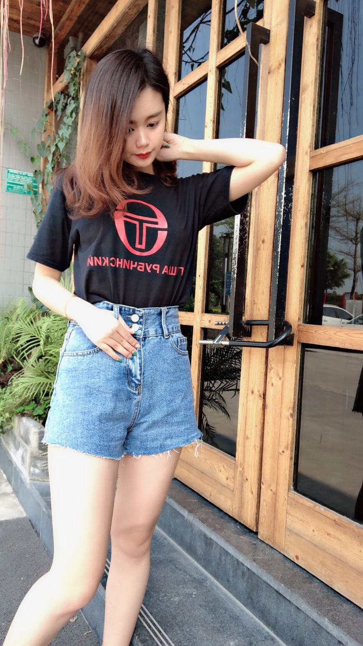 claire-广东省·汕头市·龙湖区--寄拍牛仔短裤，根据店家要求出图，当天or隔天出图。