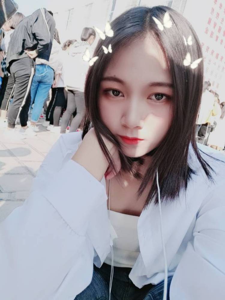 小傲娇-云南省·楚雄彝族自治州·楚雄市--年龄17 身高166 体重49 喜欢自拍 喜欢唱歌跳舞 身材好?