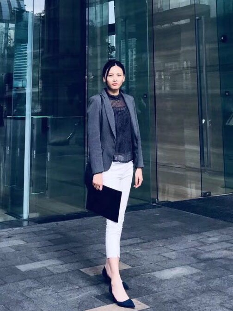 Elina-广东省·深圳市·坪山区--喜欢拍照,接买家秀