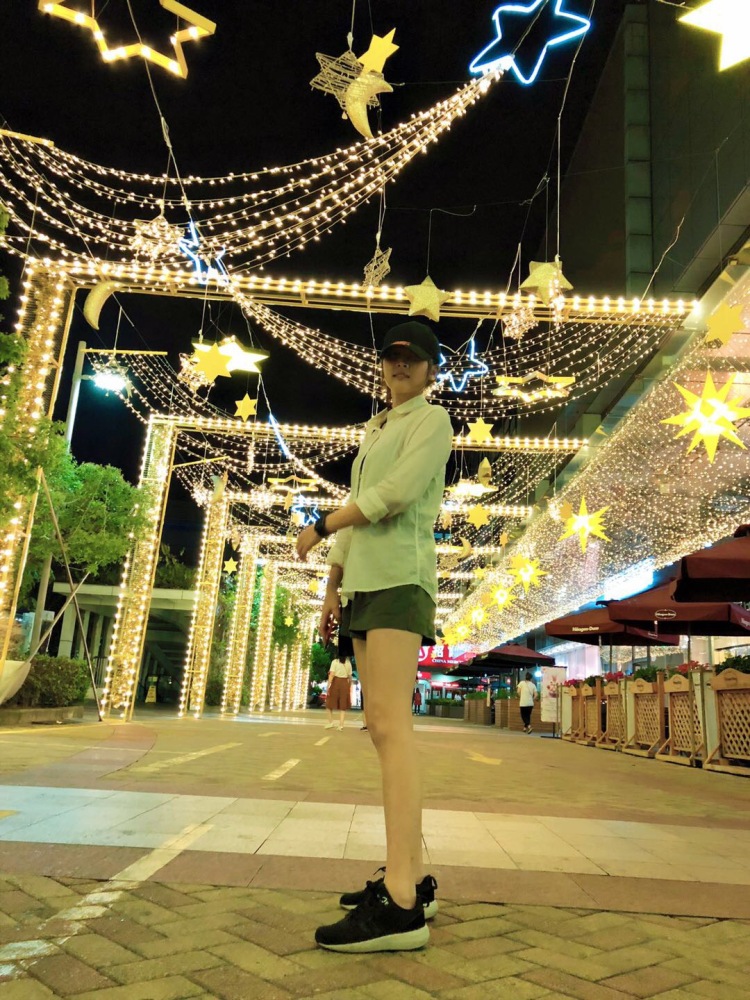 Elina-广东省·深圳市·坪山区--喜欢拍照,接买家秀
