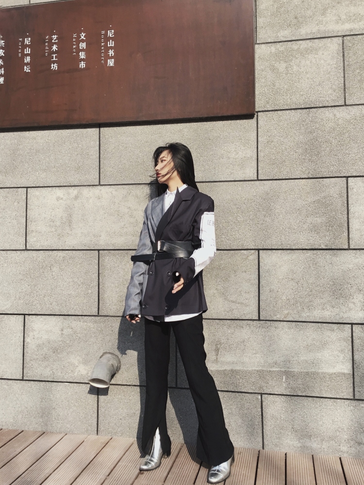 禾吋木子-山东省·日照市·东港区--长期接买家秀寄拍、详情页、主图、主图视频,微博、***推广,抖音视频拍摄等
? 寄拍卖家秀?
灰色拼接潮牌西装
