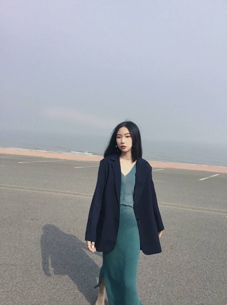 禾吋木子-山东省·日照市·东港区--长期接买家秀寄拍、详情页、主图、主图视频，微博、***推广，抖音视频拍摄等

? 寄拍卖家秀? 
两件套无袖裙? +藏蓝色贴图西装?
