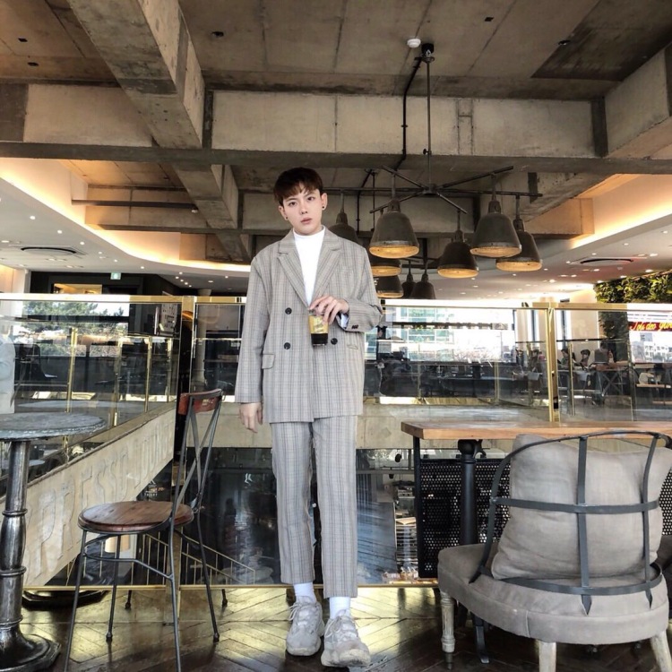 何谱林-上海市·上海市·黄浦区--本人身高176cm 体重65kg 自己在经营自己的Instagram 想网拍 买家秀都可以 。