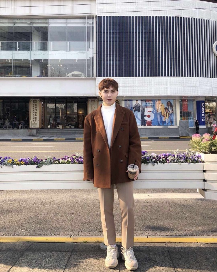 何谱林-上海市·上海市·黄浦区--本人身高176cm 体重65kg 自己在经营自己的Instagram 想网拍 买家秀都可以 。