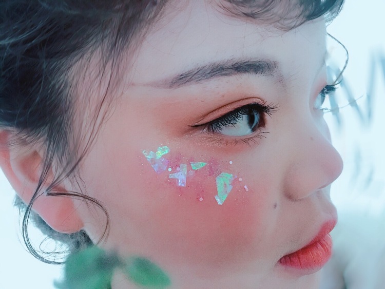 哎呦喂-贵州省·安顺市·西秀区--擅长自拍和修图，也擅长他拍。主要工具是手机。可接各种衣服、饰品网拍！（图片前4张自拍，真的是自拍?????，后5张是给别人拍的。）