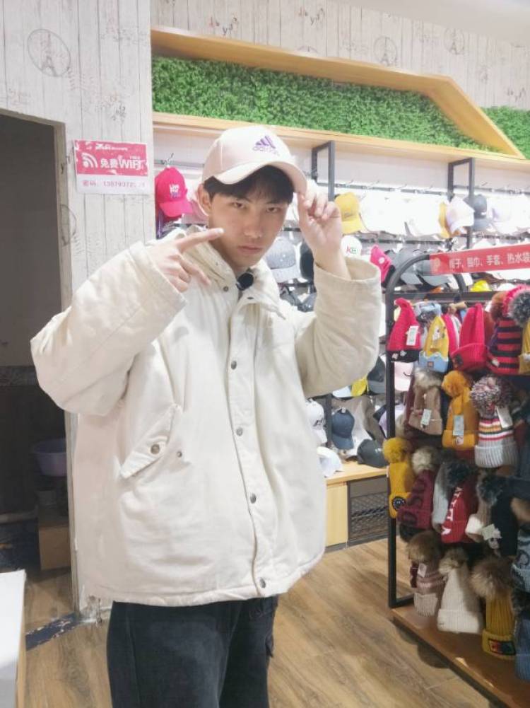 诸显鹏-江西省·上饶市·铅山县--街拍
接推广快手抖音
接寄拍mjx之类