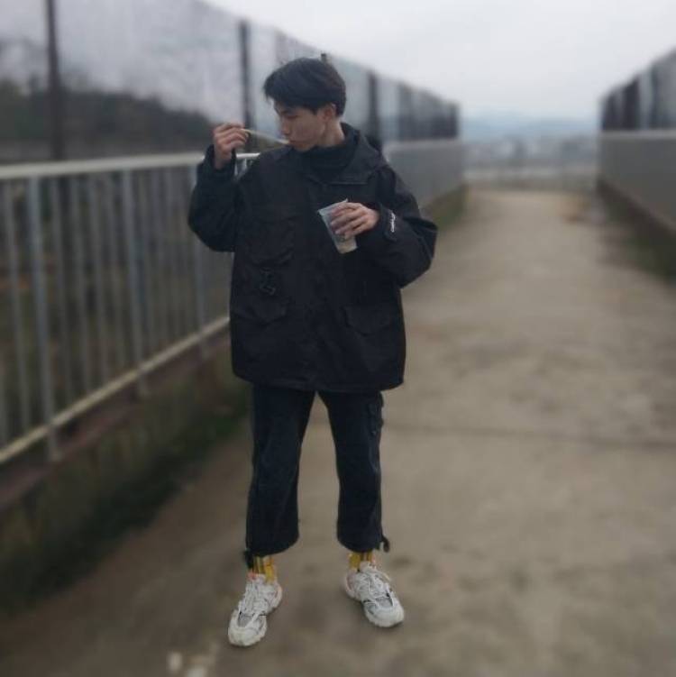 诸显鹏-江西省·上饶市·铅山县--街拍
接推广快手抖音
接寄拍mjx之类