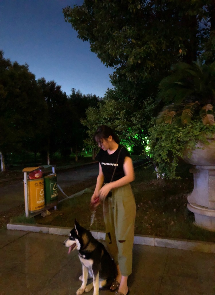 遇见?衣橱 雯-湖北省·省直辖县级行政区划·潜江市--爱摄影,网拍模特,对酬金没有很大要求.