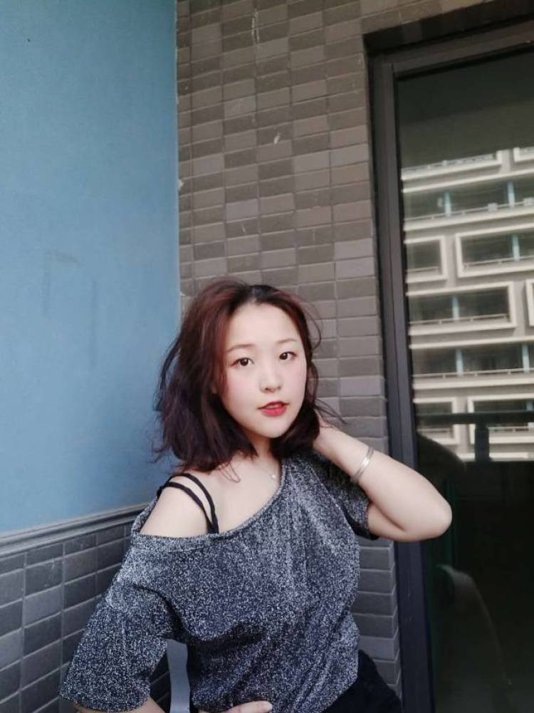 温温-浙江省·杭州市·余杭区--之前的一个商家,太信任我了!非要我给她拍!哈哈哈!都是自己自拍的,我又胖了!? ? ?