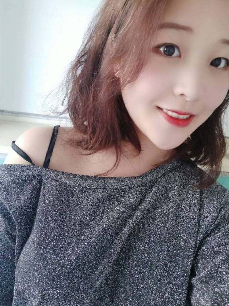 温温-浙江省·杭州市·余杭区--之前的一个商家,太信任我了!非要我给她拍!哈哈哈!都是自己自拍的,我又胖了!? ? ?