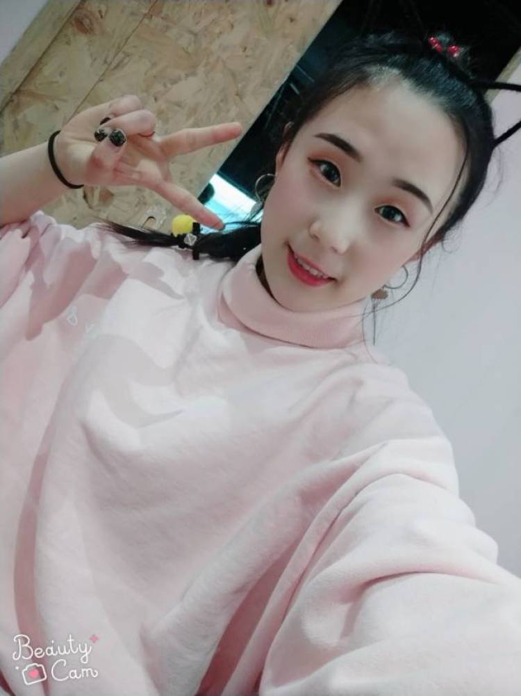 小果儿-河北省·沧州市·任丘市--可以拍女装,发卡,耳坠,眼镜,美瞳,包包
情侣装 学生服 淑女的 社会的 成熟的 文艺的 我都可以