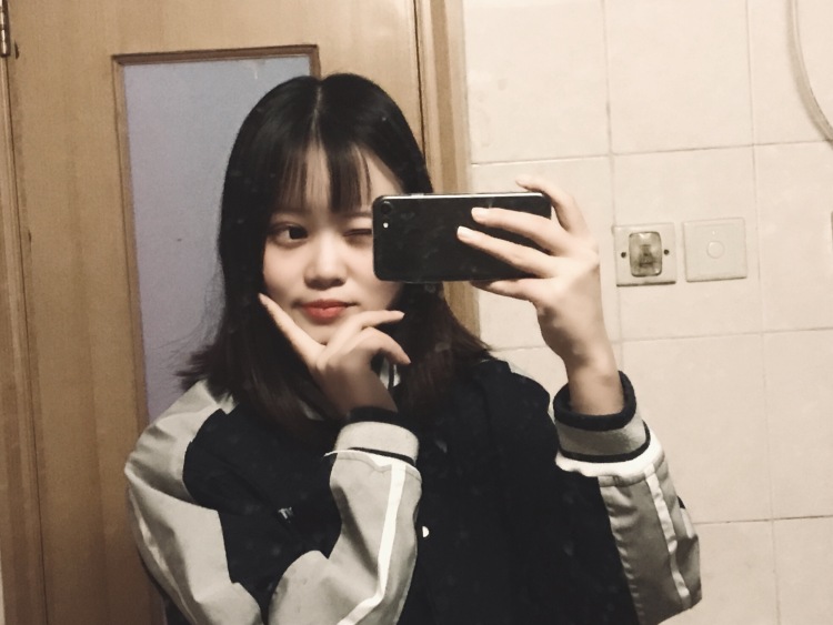 九月-陕西省·西安市·未央区--会拍照 会修图 的小姐姐