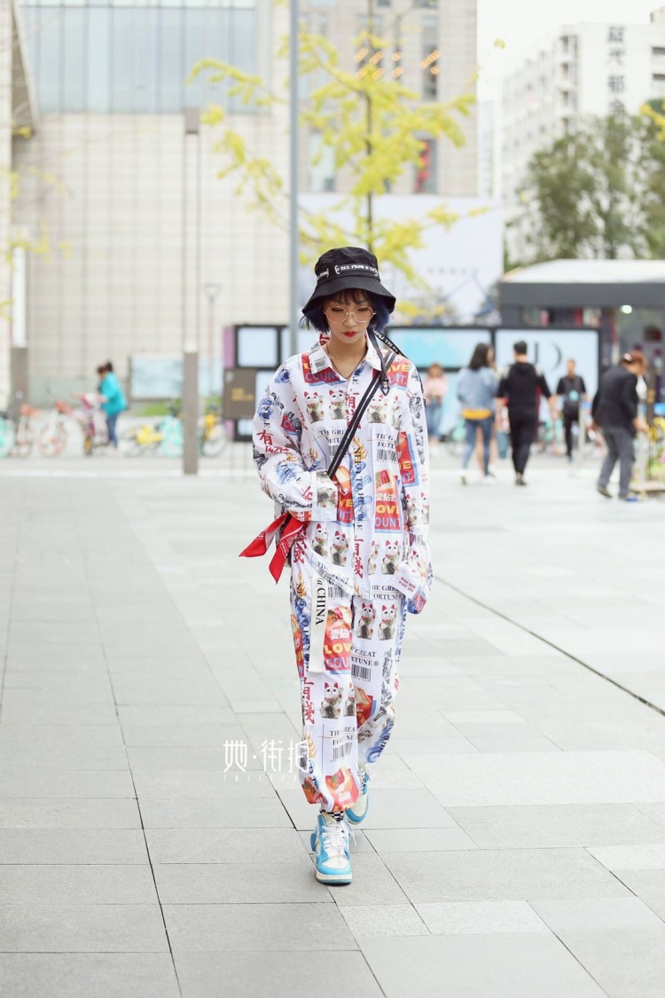 性感小龅牙-四川省·成都市·成华区--以下照片为各项寄拍的街拍照 通过街拍推广 可长期 经验足
各种风格可驾驭 风格以酷为主 欢迎卖家联系!