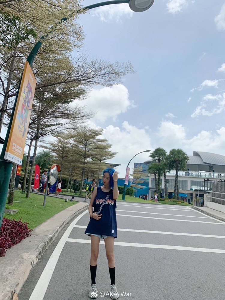 性感小龅牙-四川省·成都市·成华区--以下照片为各项寄拍的街拍照 通过街拍推广 可长期 经验足
各种风格可驾驭 风格以酷为主 欢迎卖家联系!