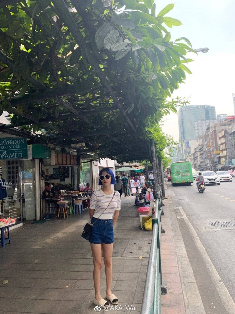 性感小龅牙-四川省·成都市·成华区--以下照片为各项寄拍的街拍照 通过街拍推广 可长期 经验足
各种风格可驾驭 风格以酷为主 欢迎卖家联系!