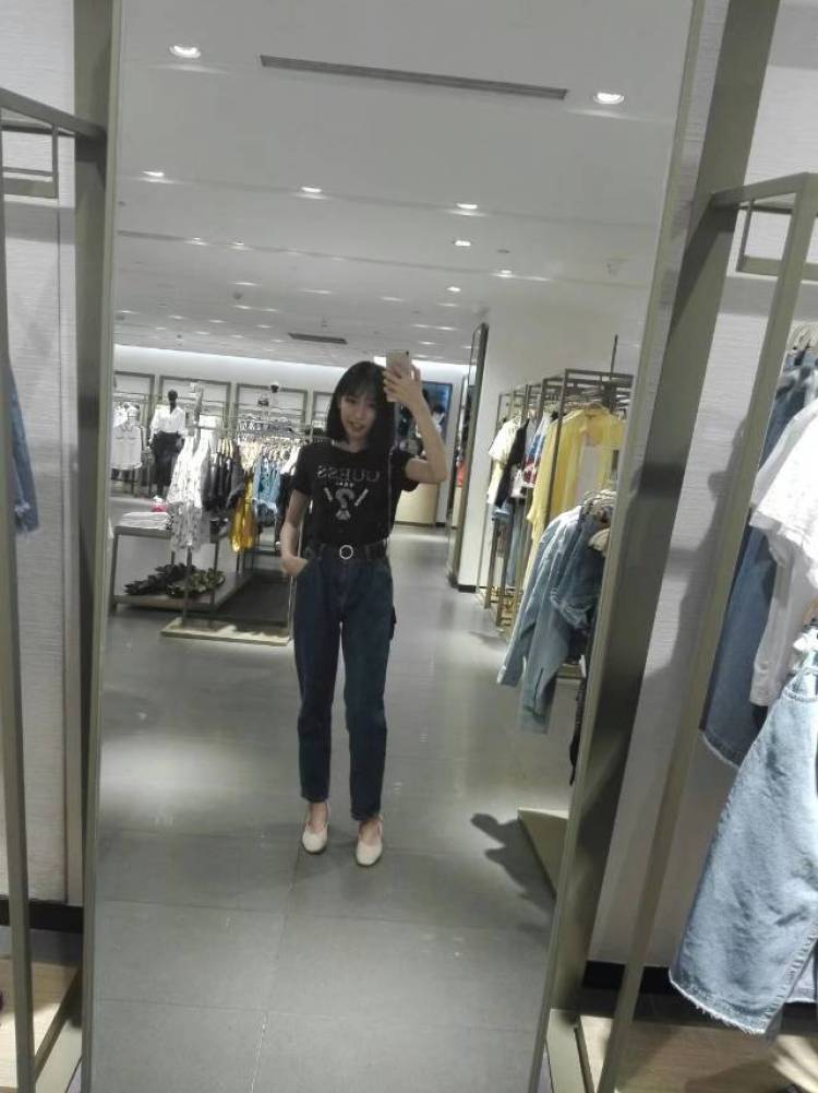 EliauK-重庆市·重庆市·江北区--喜欢自拍,也会P图,身高166,体重45kg,人很上相,微博粉丝350多,但是很久不经营。春夏秋冬四季买家秀均可接,可以hold住任何风格,骗子勿扰。