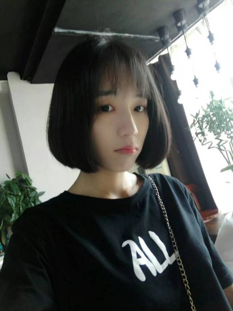 EliauK-重庆市·重庆市·江北区--喜欢自拍,也会P图,身高166,体重45kg,人很上相,微博粉丝350多,但是很久不经营。春夏秋冬四季买家秀均可接,可以hold住任何风格,骗子勿扰。