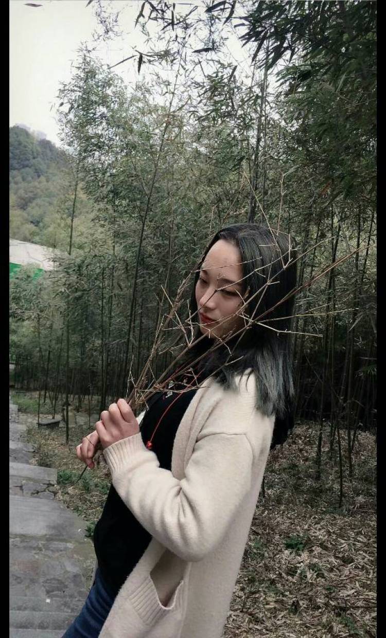 昳殒-湖北省·咸宁市·咸安区--欢迎商家长期合作噢!
爱自拍,会修图,有一定文字功底。
接受重拍,确定要放弃和我合作的机会嘛??