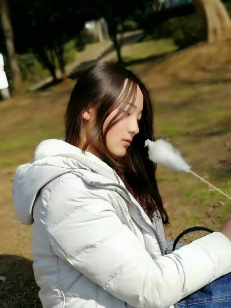 昳殒-湖北省·咸宁市·咸安区--欢迎商家长期合作噢!
爱自拍,会修图,有一定文字功底。
接受重拍,确定要放弃和我合作的机会嘛??