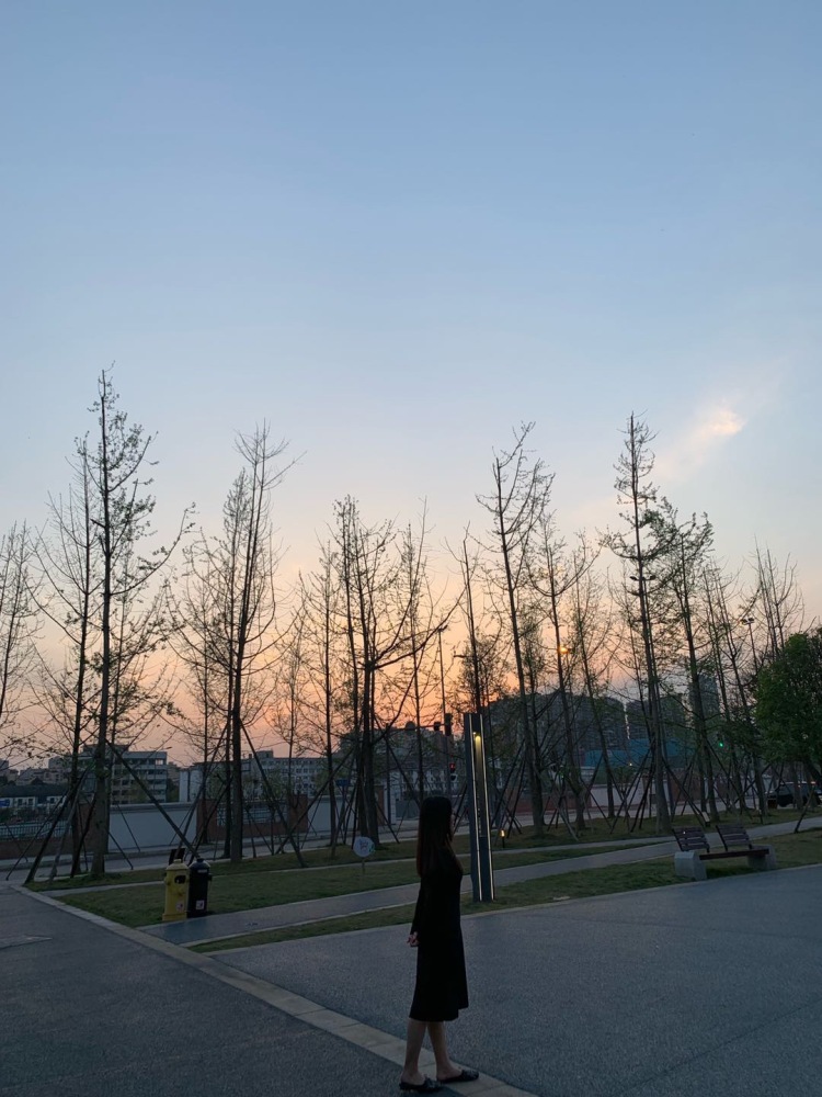 默-四川省·成都市·成华区--粉丝1000多 接网拍买家秀 各种风格驾驭