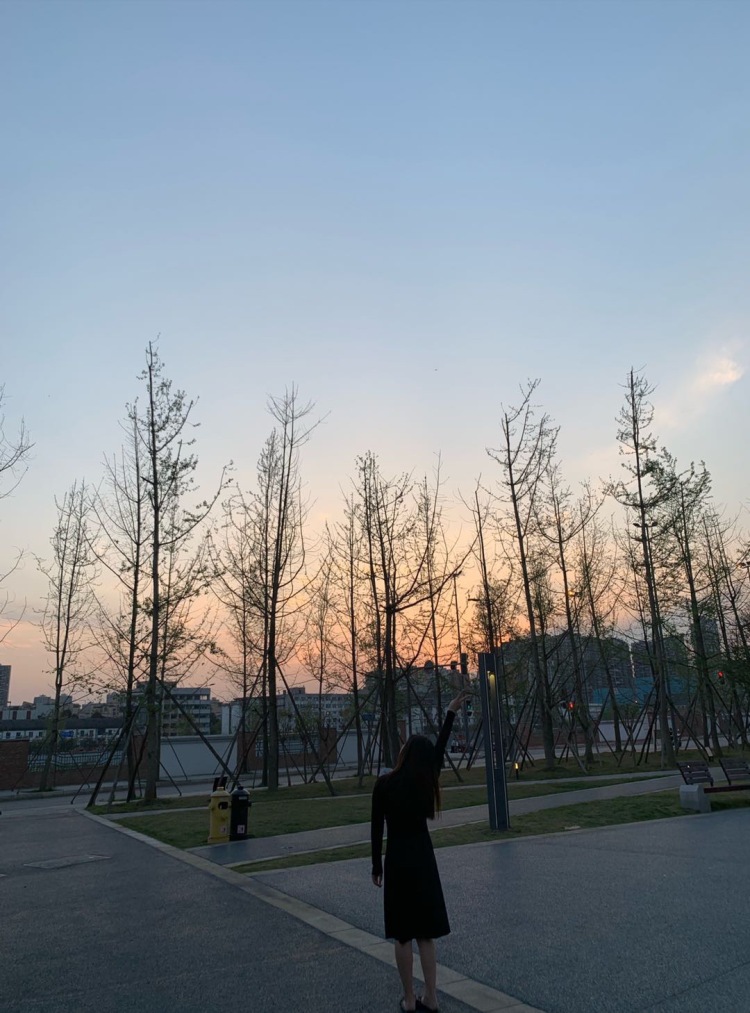 默-四川省·成都市·成华区--粉丝1000多 接网拍买家秀 各种风格驾驭