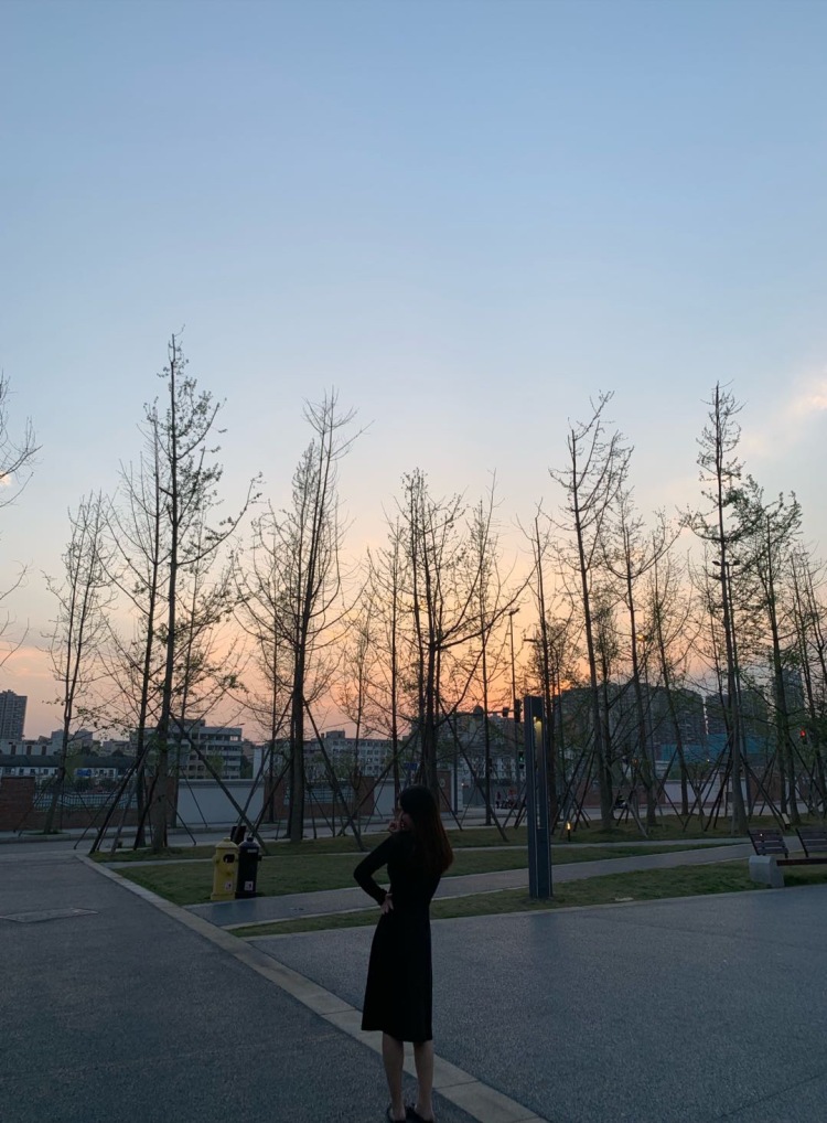 默-四川省·成都市·成华区--粉丝1000多 接网拍买家秀 各种风格驾驭