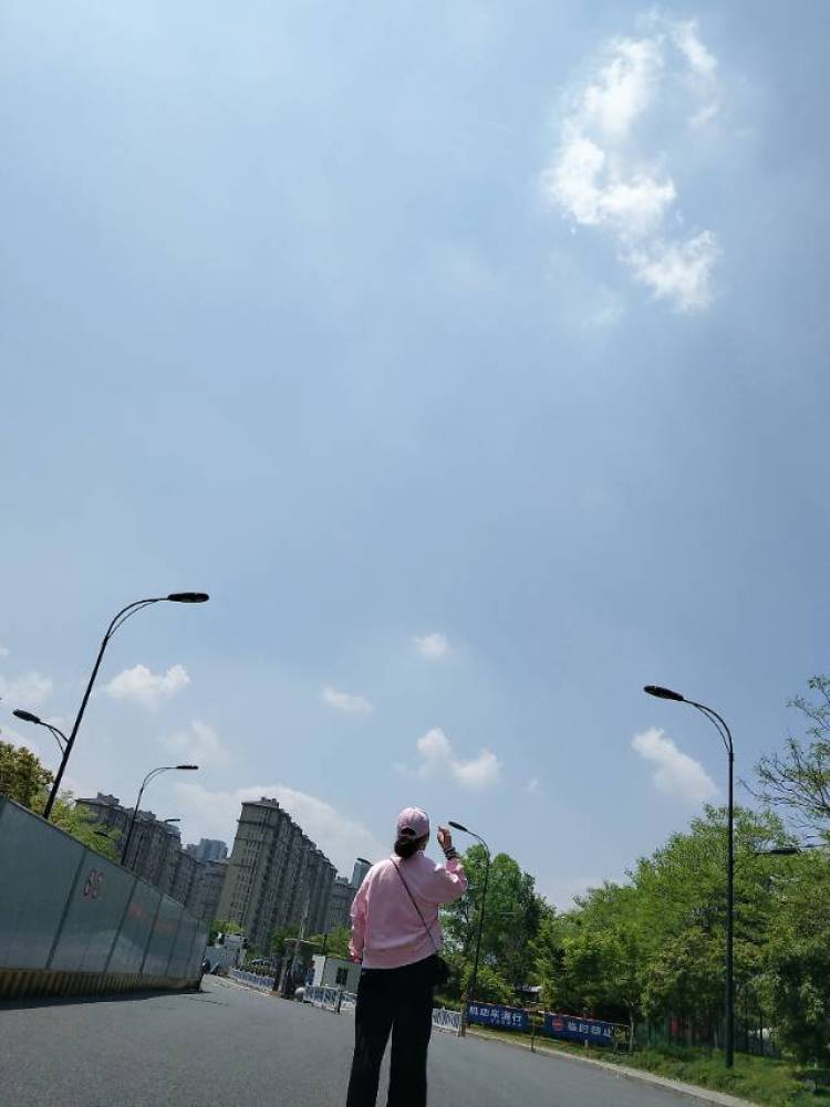温温-浙江省·杭州市·余杭区--化妆越来越好了吗？哈哈哈！粉粉出门