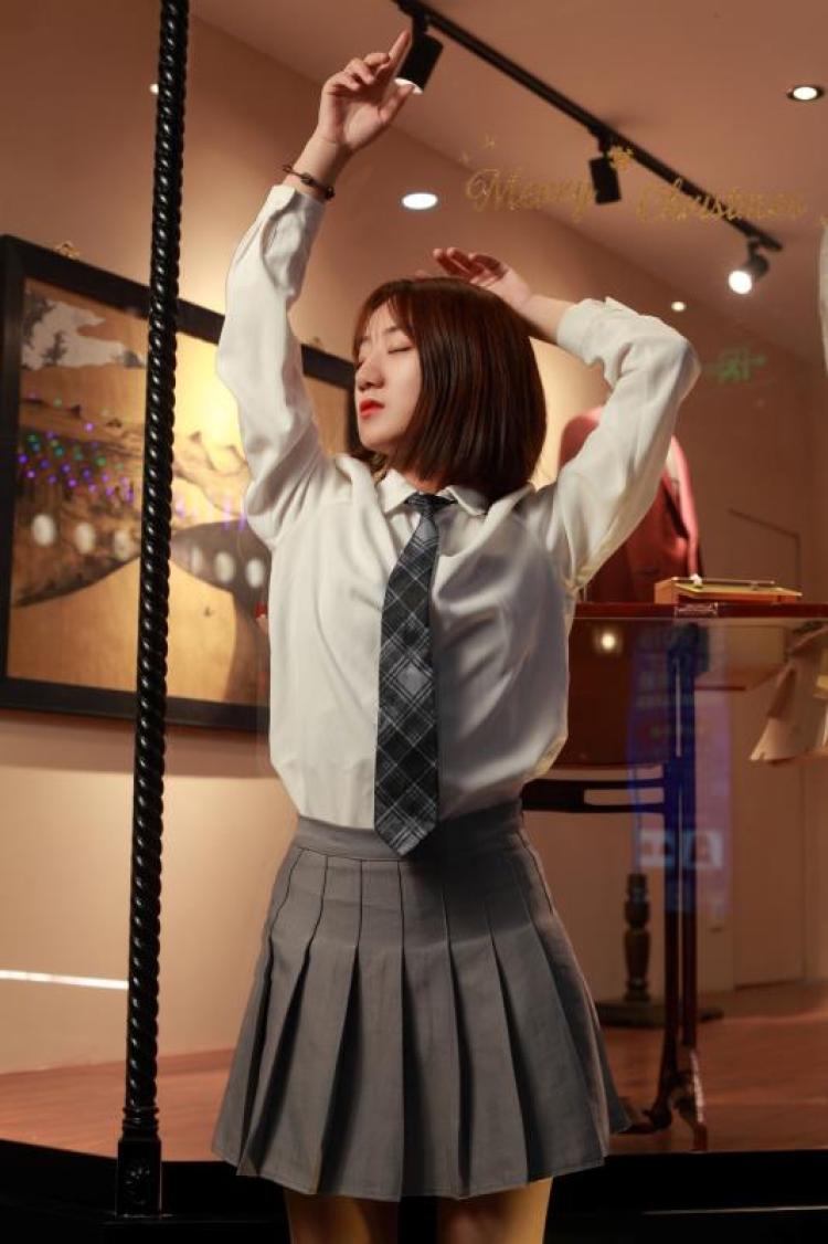 NSNSN-天津市·天津市·河西区--校园jk制服+平光镜~
接各种网拍单。