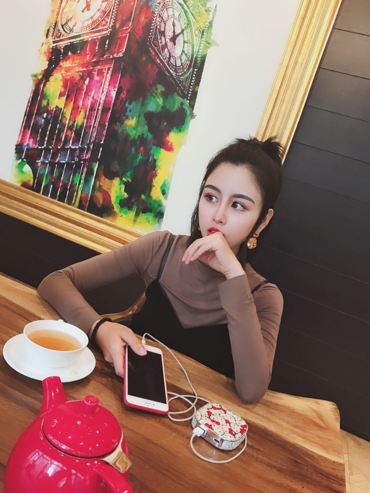 金爷baby-广东省·深圳市·福田区--可接衣服，美瞳，化妆品，帽子，会拍照修图有合适的欢迎来撩