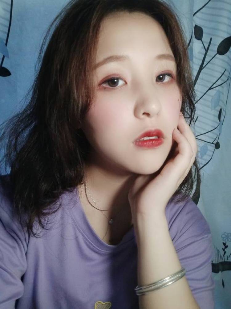温温-浙江省·杭州市·余杭区--第一次尝试美瞳,戴取太恐怖了!全程靠我室友帮忙哈哈哈感觉还可以啊!嘻嘻