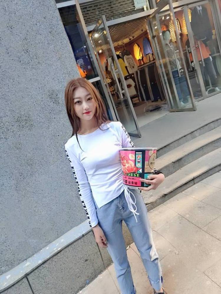 1.-内蒙古自治区·呼和浩特市·赛罕区--喜欢拍一些全身照,外景,个人大头照等,在快手平台有一些粉丝