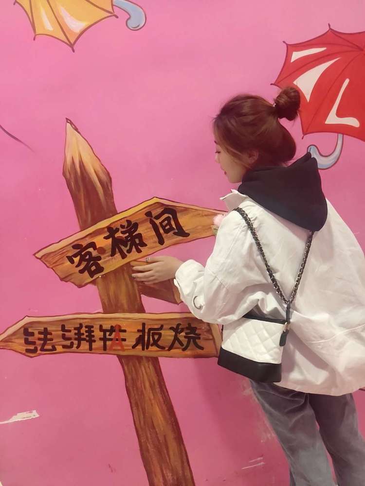 1.-内蒙古自治区·呼和浩特市·赛罕区--喜欢拍一些全身照,外景,个人大头照等,在快手平台有一些粉丝