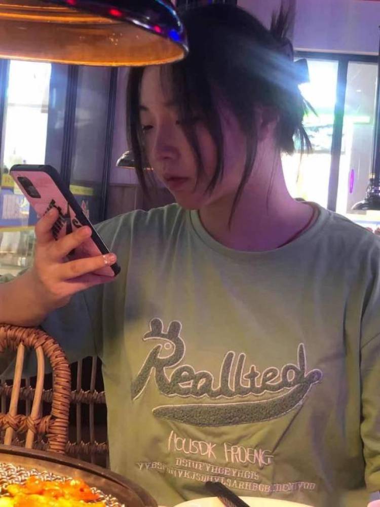 饱胀楼楼-江苏省·盐城市·亭湖区-抖音-简简单单在家摆烂学生党,浅浅尝试,随缘,佛系,平时喜欢探店,各种奇奇怪怪种草