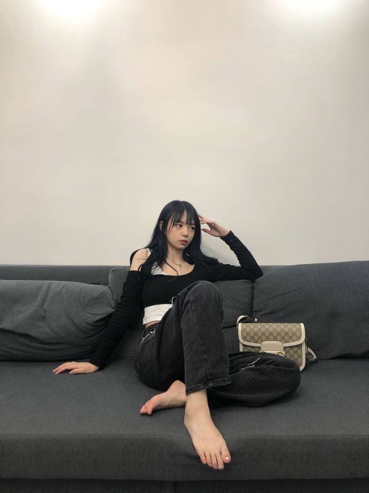 别烦小猪-江苏省·南京市·江宁区-抖音,某红薯-接单范围:寄拍,平面模特,买家秀,探店都可,具体可私。
身高:164
体重: 94
擅长p图,jk,汉服,lo裙等风格都可尝试。
不跑单,诚信接单。