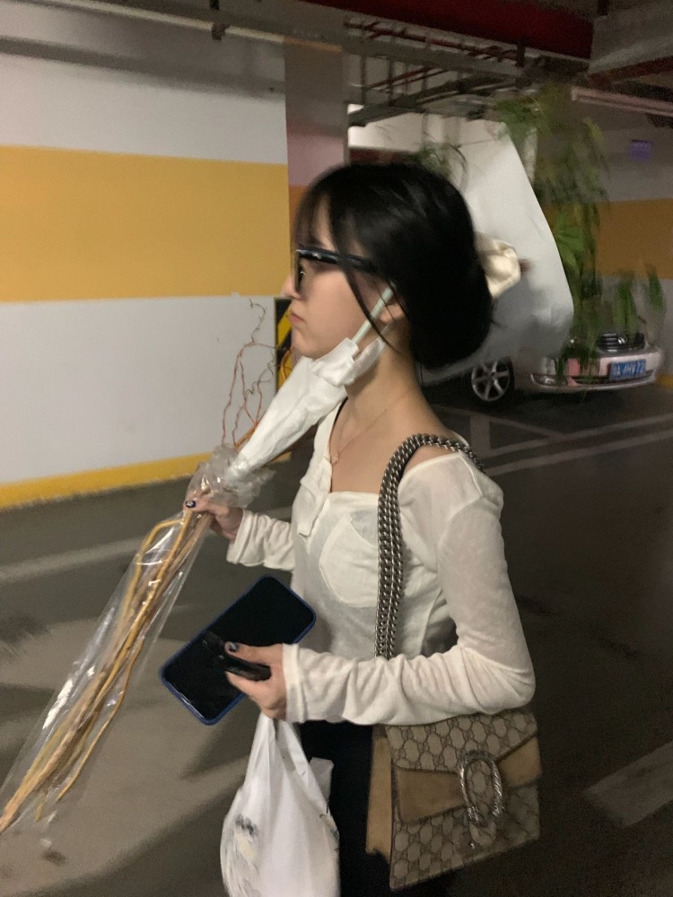 Bella-广东省·广州市·海珠区--接寄拍,商拍,朋友圈&某红薯有一定流量,会写文案,会修图,会穿搭,妆发,可开箱测评,可探店(有拍过),可拍vlog