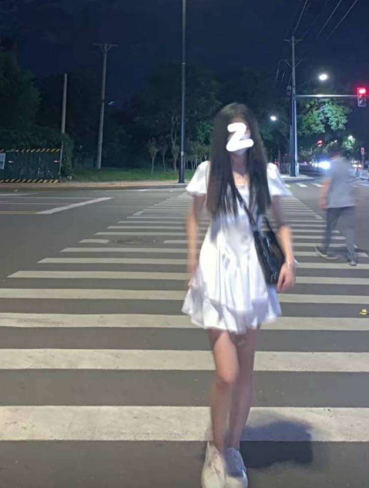 木亞-河南省·郑州市·中原区-抖音 某红薯 微博-身高168体重90斤腰围65腿长100 
想接寄拍 服装模特 美瞳 项链首饰 发夹什么都可以 谢谢各位哥哥姐姐们找我
舞蹈十级 会唱歌跳舞画画 化妆 p图