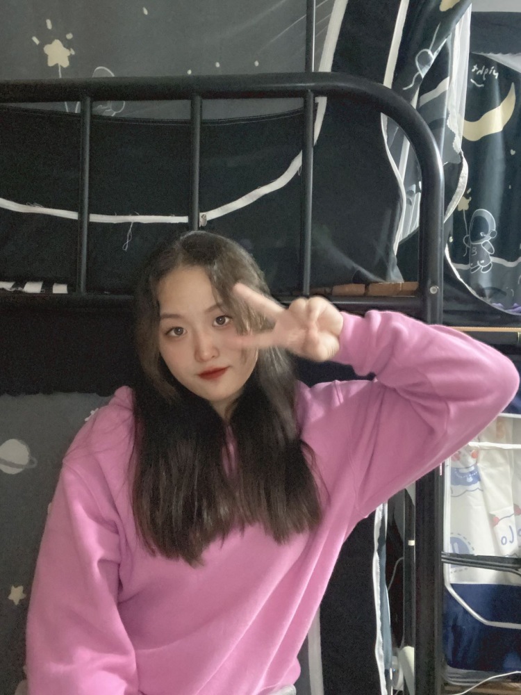 葱葱-浙江省·金华市·东阳市--是个三坑女孩,胖mm,主要想接这一方面的,也可以是美妆种草的,我可能不是最会弄的,但是我一定会很努力的